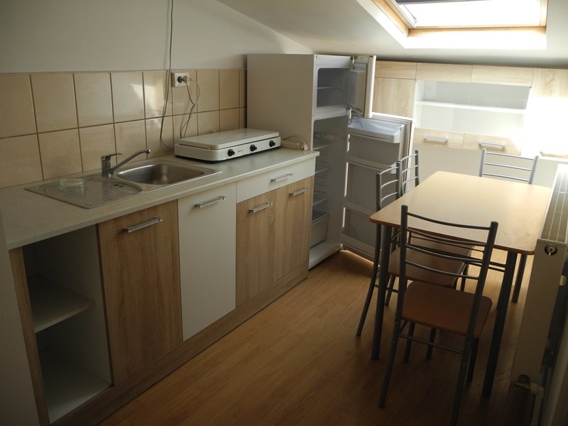 Berceni, 2 min. metrou, piata, stradal, in vila, libera