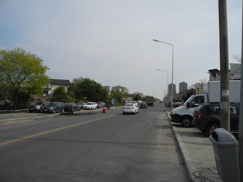 Berceni, 2 min. metrou, piata, stradal, in vila, libera